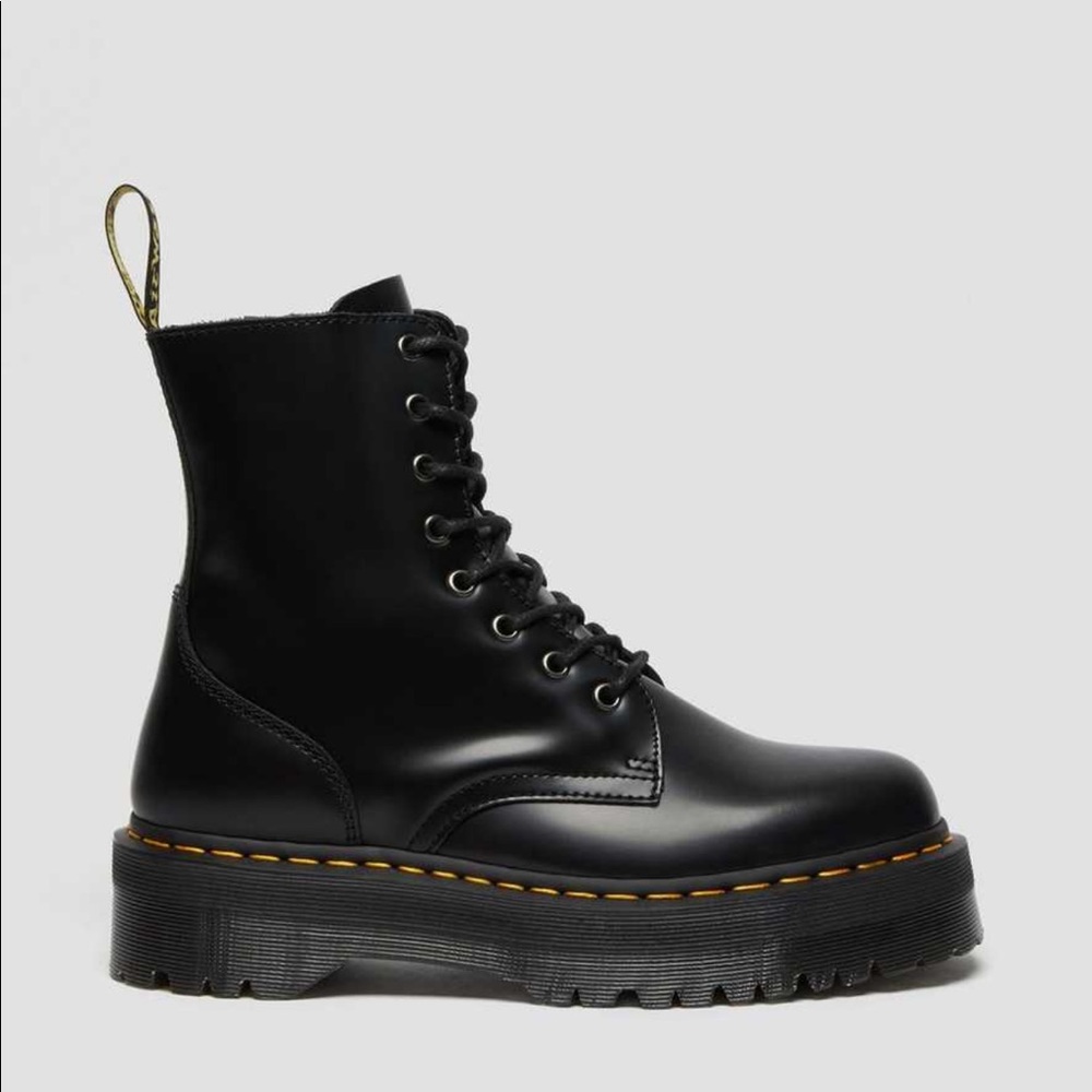 JADON SMOOTH LEATHER PLATFORM DR MARTENS